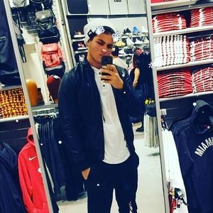 Meet your Posher, Adrian